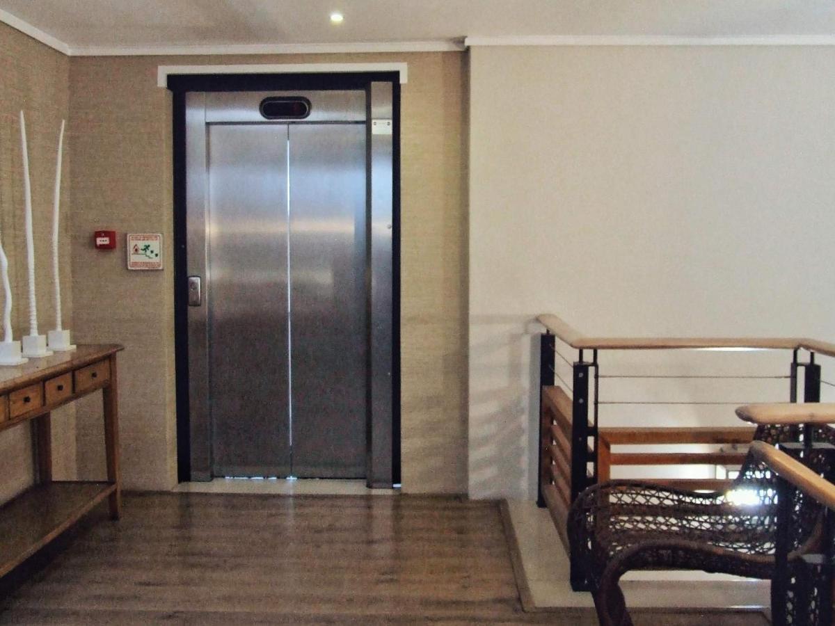 210 Gallery Luxury Studio Apartment Knysna Bagian luar foto