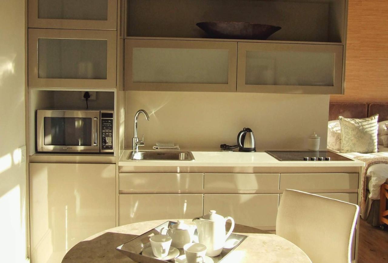 210 Gallery Luxury Studio Apartment Knysna Bagian luar foto