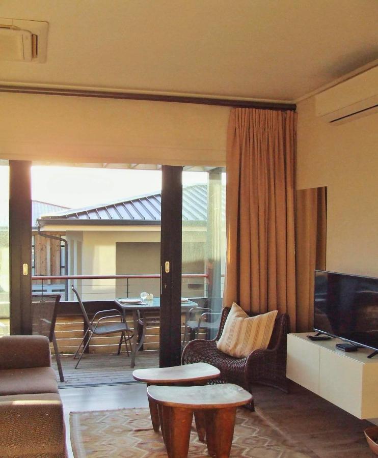 210 Gallery Luxury Studio Apartment Knysna Bagian luar foto