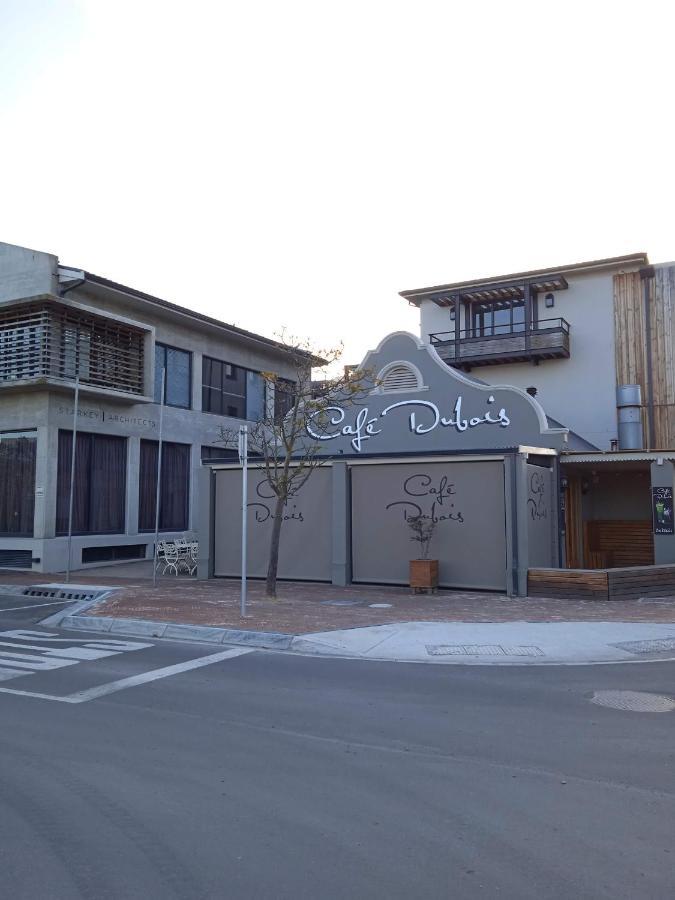 210 Gallery Luxury Studio Apartment Knysna Bagian luar foto
