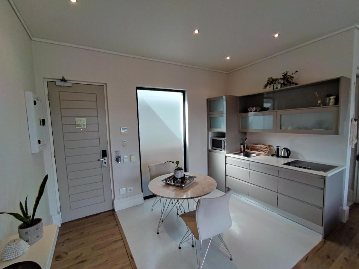 210 Gallery Luxury Studio Apartment Knysna Bagian luar foto