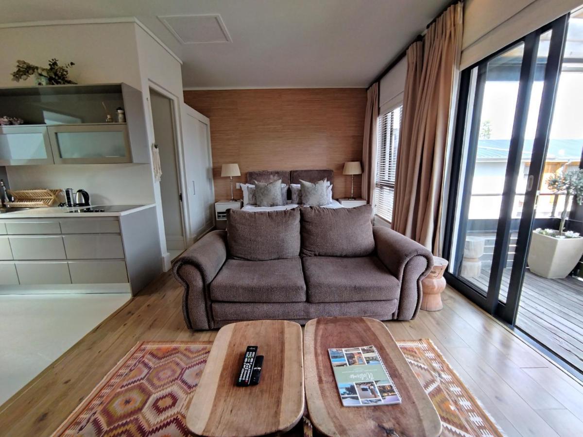 210 Gallery Luxury Studio Apartment Knysna Bagian luar foto